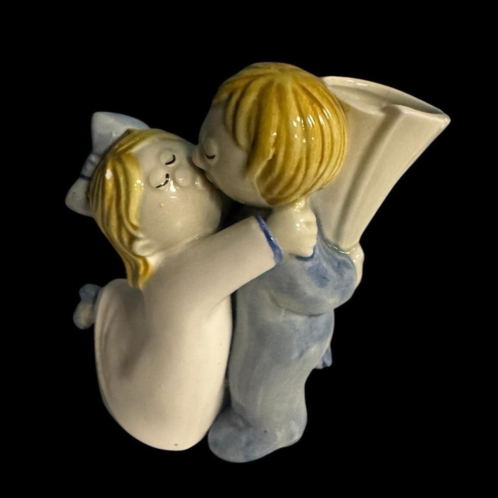 Vintage Fitz & Floyd "First Kiss" Boy And Girl Bud Vase Figurine Wedding Retired